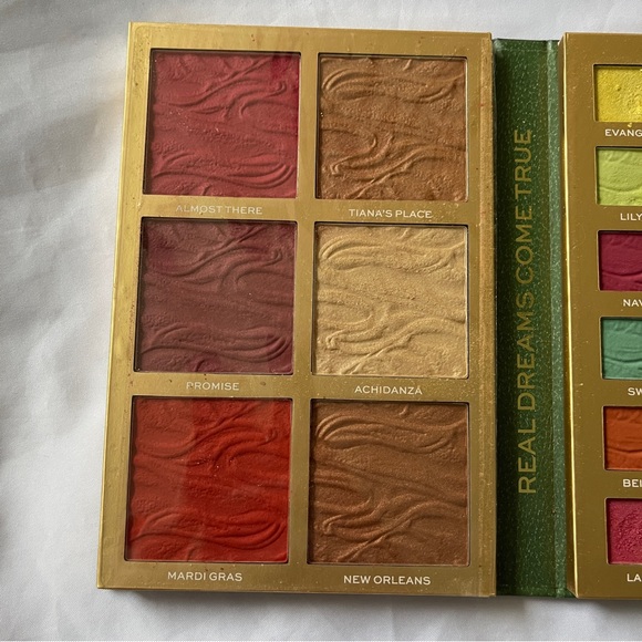 Revolution Beauty Disney Princess The Princess and the Frog Palette - Picture 5 of 5